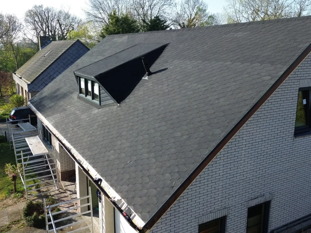 Dakrenovatie met nieuwe dakbedekking en dakkapel